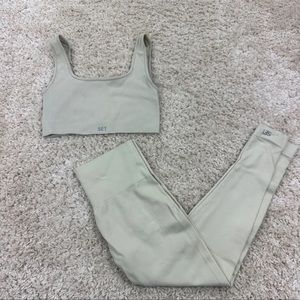 Set Active Womens Medium Two Piece Set Sculpt Flex Oat Milk Color Matching Set